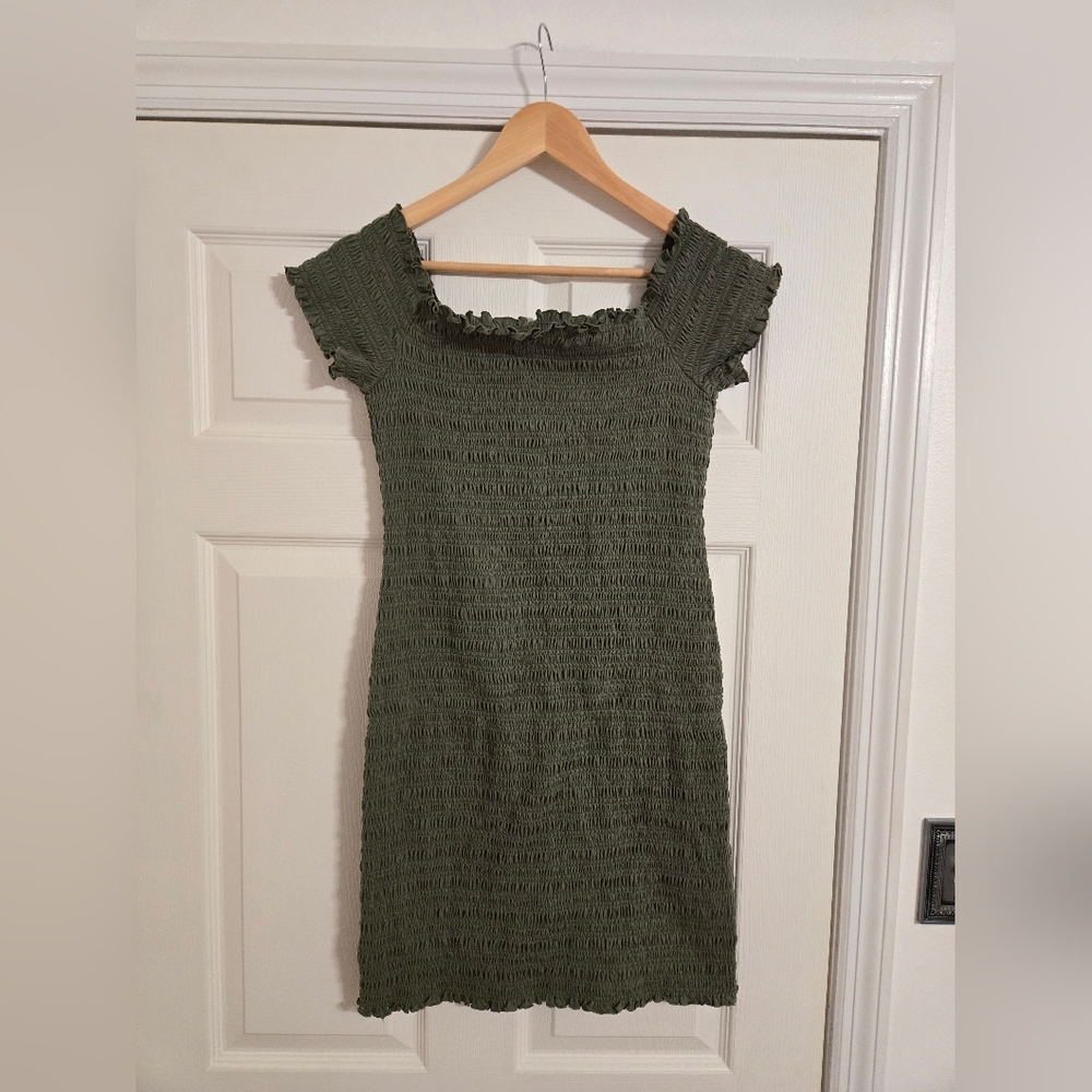 GAP Olive Green Smocked Dress Off The Shoulders Size Small
